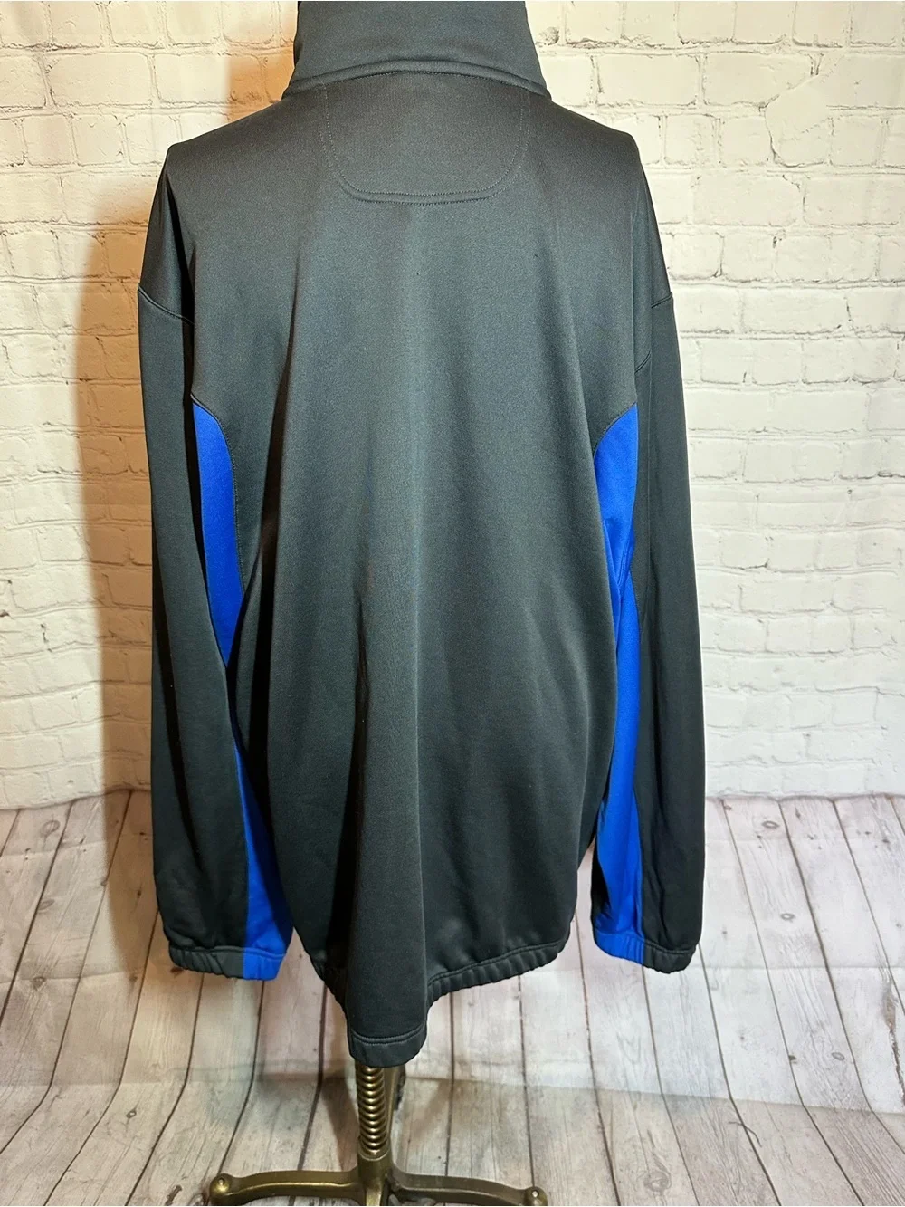 Nike Men’s Gray Full-Zip Jacket with Blue Trim and UD logo - Picture 6 of 7
